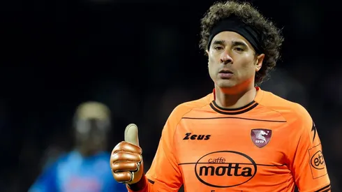 ¿Perdió la titularidad? DT de Salernitana reveló por qué quitó a Ochoa