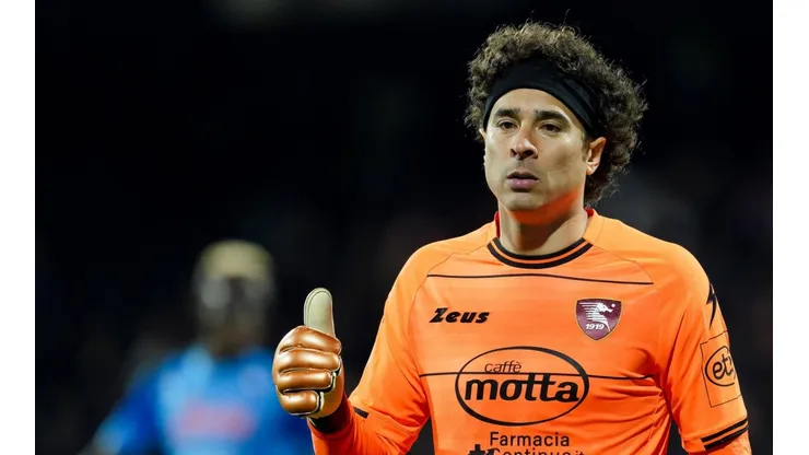 ¿Perdió la titularidad? DT de Salernitana reveló por qué quitó a Ochoa