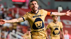 Juan Pablo Vigon en el festejo de su gol en el estadio Victoria.