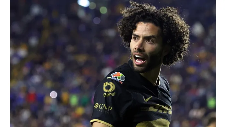 César Huerta ante Tigres.