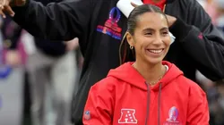 Diana Flores durante un partido de la NFL.