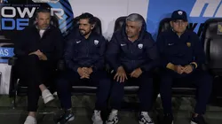 El cuerpo técnico de Pumas en el 'Volcán'.