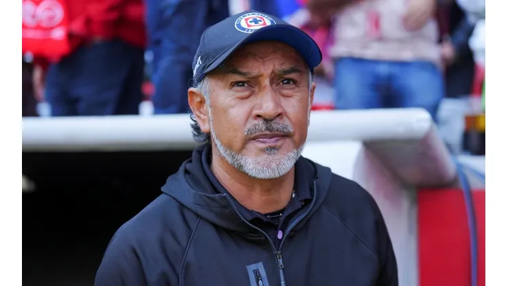 El Potro Gutiérrez fue cesado de Cruz Azul.