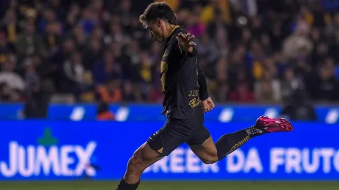 El tiro de Juan Dinenno ante Tigres.