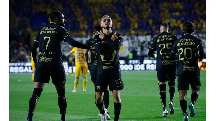Gustavo Del Prete festejó en el Universitario.