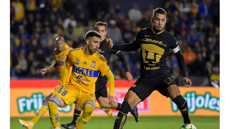 Nicolás Freire en el estadio Universitario.