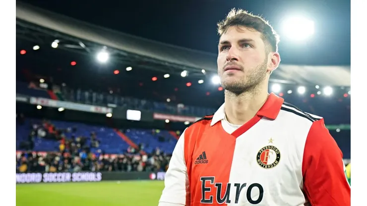 Santiago Giménez llegó a nueve goles con el Feyenoord.