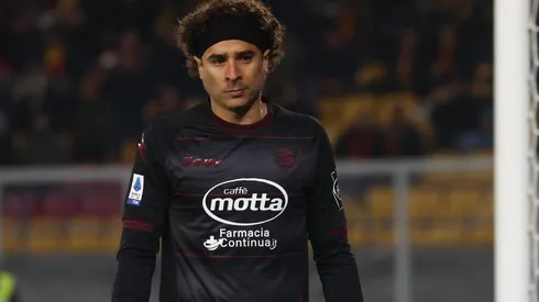 Turbulento presente para Guillermo Ochoa en Italia