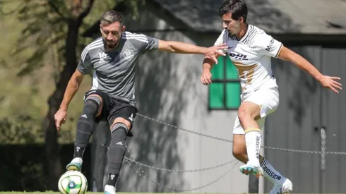 Héctor Herrera y Pablo Bennevendo en Cantera.