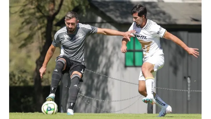 Héctor Herrera y Pablo Bennevendo en Cantera.