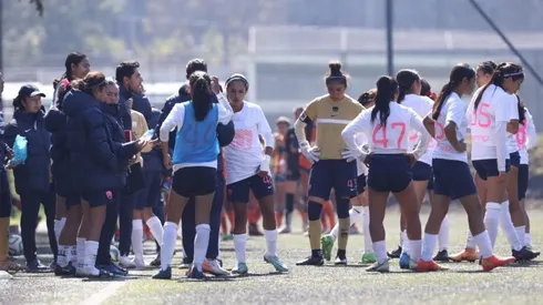 Afición presta atención a Pumas Femenil por acciones de su entrenador (Foto: imago7)