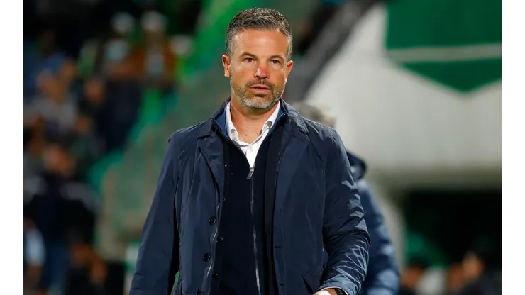 Rafael Puente ante Santos.