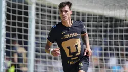 Juan Dinenno en el festejo de su gol 50.