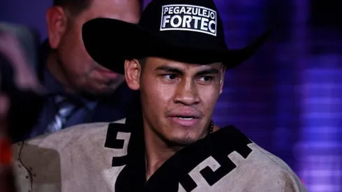 Navarrete tuvo que ordenar a su esquina.