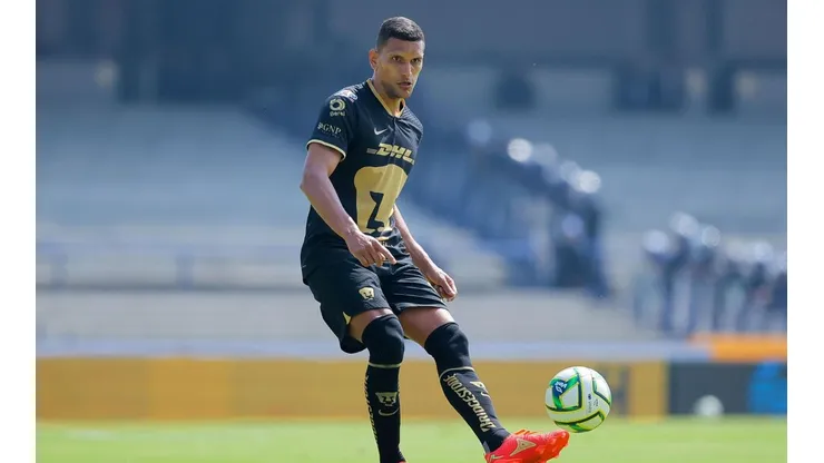 Higor Meritao ante el León.