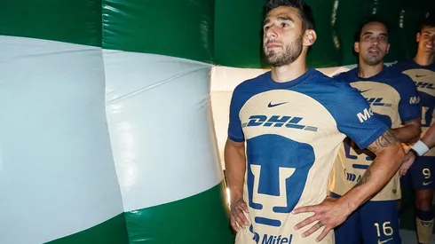 Eduardo Salvio en la visita de los Pumas al Santos en el Clausura 2023.