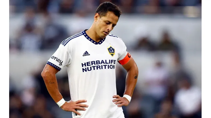 El futro de Chicharito Hernández es incierto.
