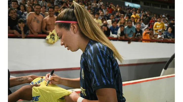 El sorpresivo encuentro de Katty Martínez con una leyenda del futbol mundial