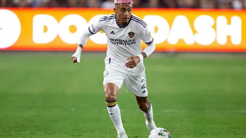 El fichaje de Julián Araujo a Barcelona se podría caer.