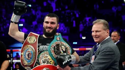 Artur Beterbiev se le anima a un temible peso pesado