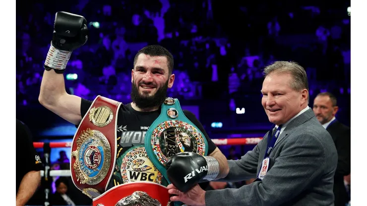 Artur Beterbiev se le anima a un temible peso pesado