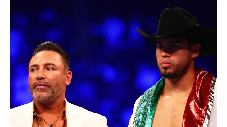 Oscar De La Hoya avanzó fecha para el regreso de Gilberto Ramírez
