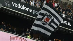 Fans del Besiktas en el estadio Vonafone.