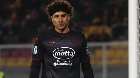 Guillermo Ochoa en el partido que Salernitana le ganó al Lecce.