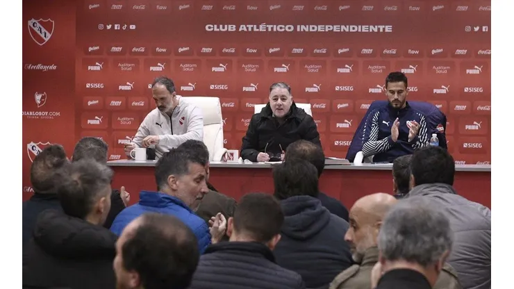 Presidente de Independiente calienta el problema con América: "Es raro..."