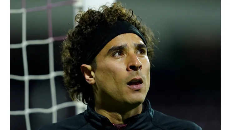 Guillermo Ochoa en uno de sus primeros partidos con Salernitana.
