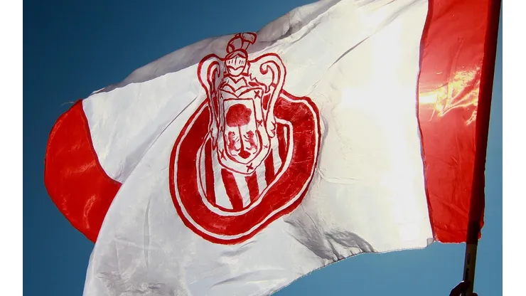 Chivas, entre la ilusión y los problemas.