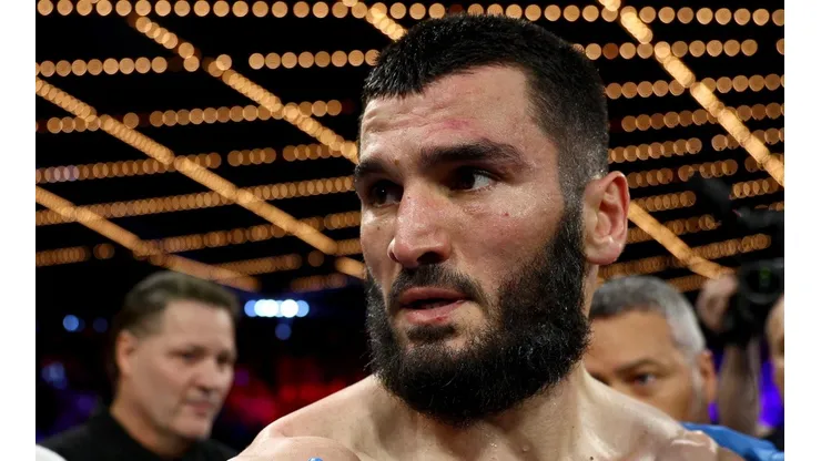 Artur Beterbiev le dejó un mensaje a Bivol para que no solo piense en Canelo Álvarez