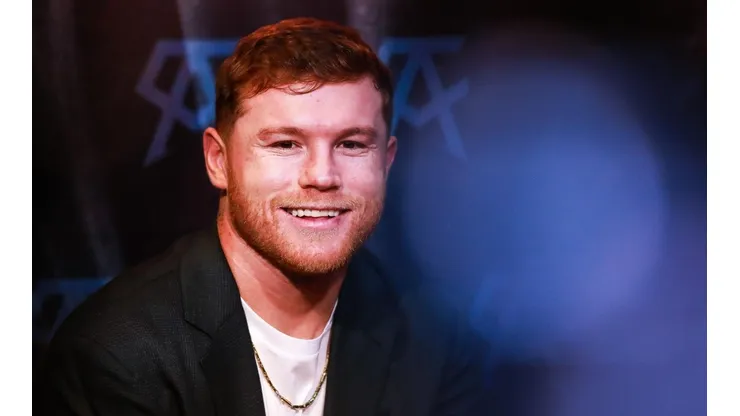 Canelo Álvarez regaló guantes de oro a un sparring