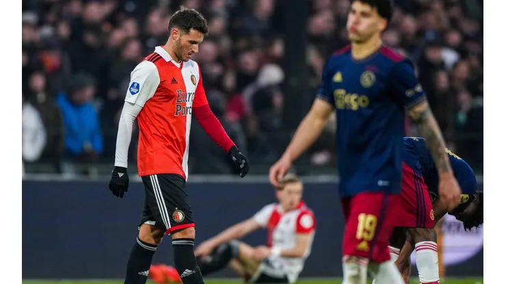 Santi Giménez tuvo la victoria ante Ajax.