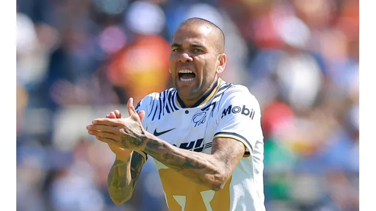Dani Alves, en problemas.