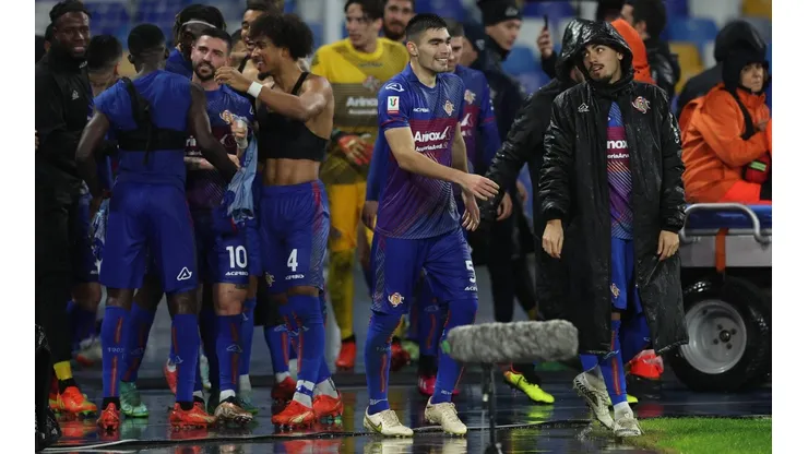 Johan Vásquez y sus compañeros del Cremonese tras eliminar al Napoli.