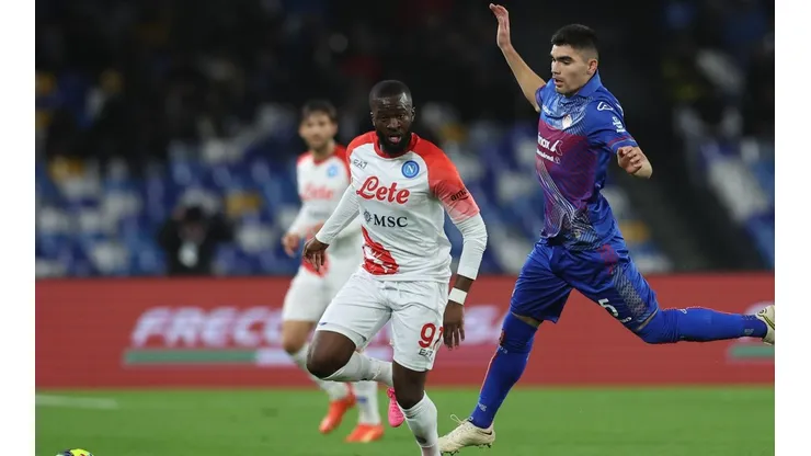 Johan Vásquez, del Cremonese, jugó los 120 minutos ante el Napoli.