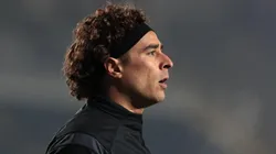 Guillermo Ochoa sufrió a su propia defensa y recibió la peor goleada de su carrera