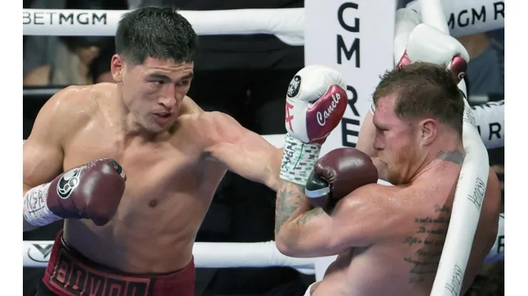 El equipo de Dmitry Bivol tundió y desafió a Canelo Álvarez.