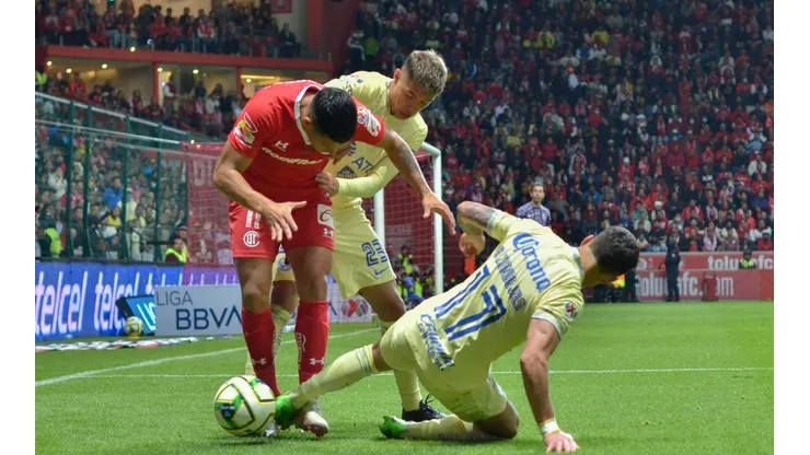 Maximiliano Araujo fue un dolor para el América.