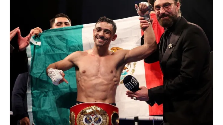 El Venado López comenzaría a negociar su primera defensa mundialista.