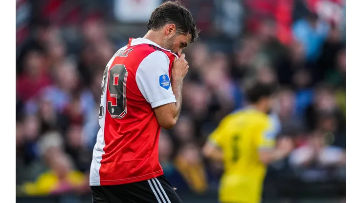 Santiago Giménez no se ha consolidado en el once del Feyenoord