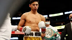 Ryan Garcia recibe un tiro de Regis Prograis.