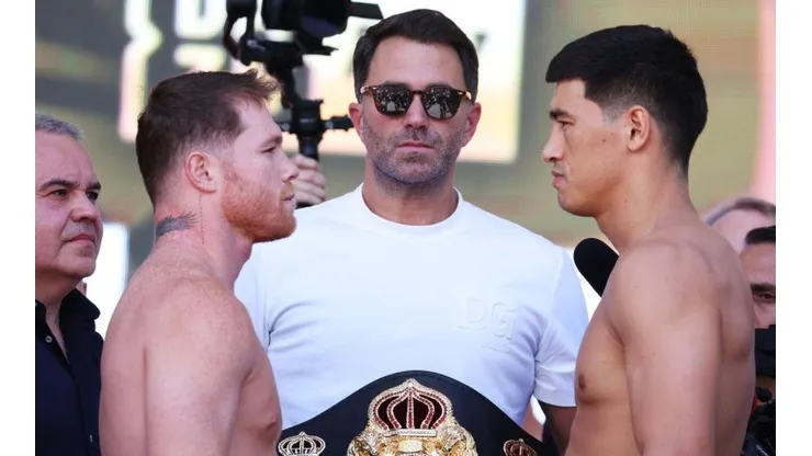 Eddie Hearn habló del futuro de Canelo Álvarez y Dmitry Bivol.
