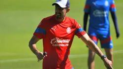 Así formarí Chivas ante Rayados.