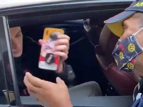 VIDEO | A lo Bad Bunny, Fidalgo arrebató un teléfono