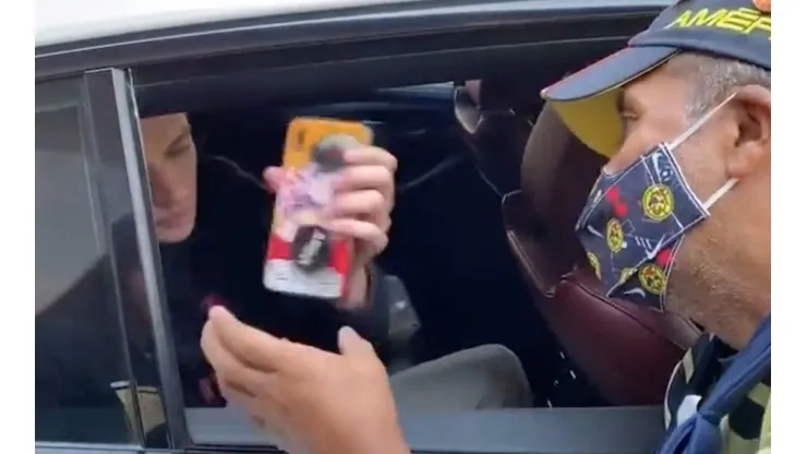 Álvaro Fidalgo arrebató el teléfono de un aficionado