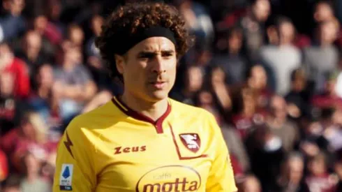 Guillermo Ochoa en el partido contra el Milán.