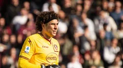 La doble tapada de Memo Ochoa en su estreno con Salernitana que le valió elogios en las redes