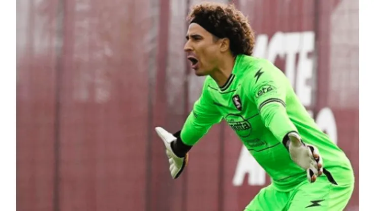 Ochoa disputó su primer partido con el Salernitana
